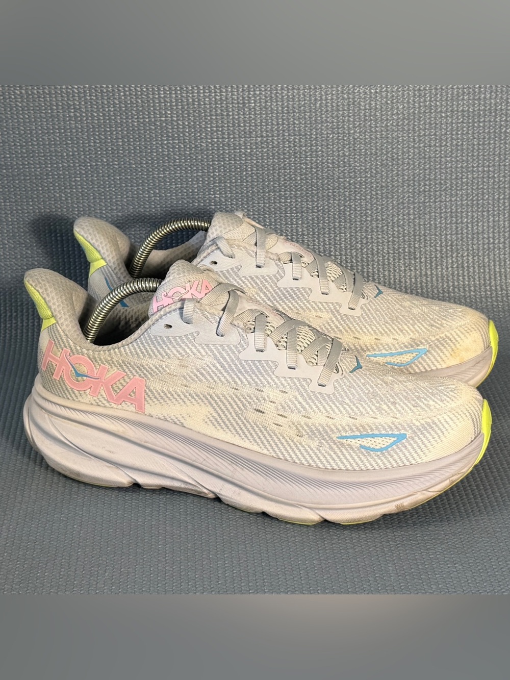 Hoka One One Clifton 9 Women’s Gray Pastel Running Shoes Size 10